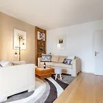 Valerie Apartman *